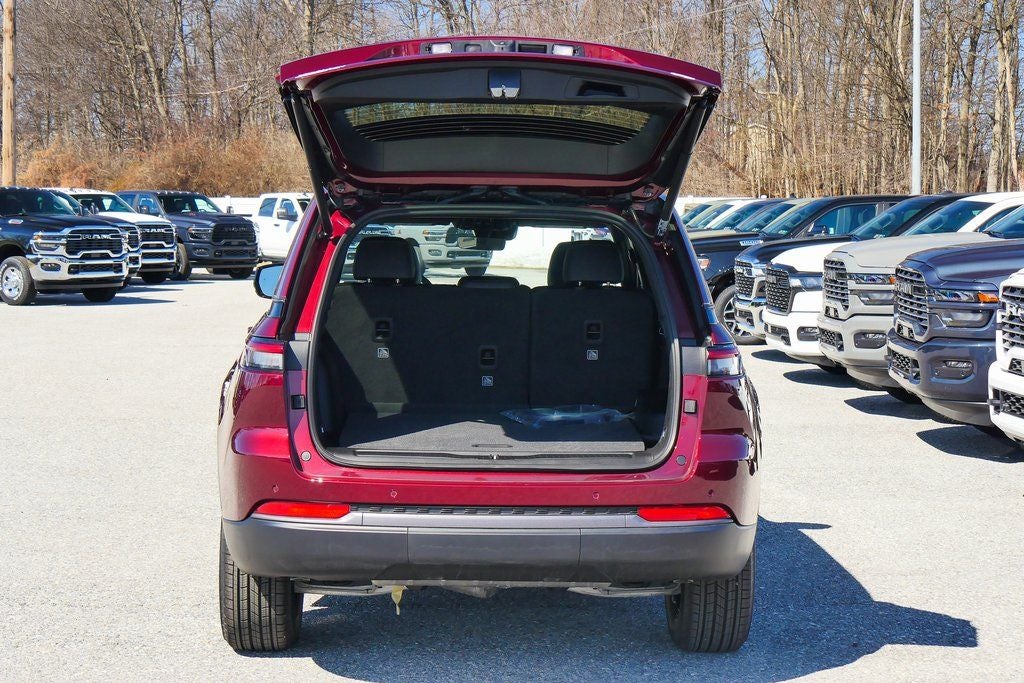 2026 Jeep Grand Cherokee Laredo