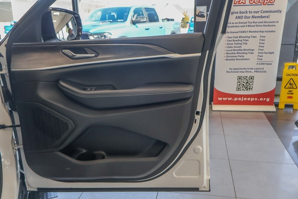 2026 Jeep Grand Cherokee Laredo