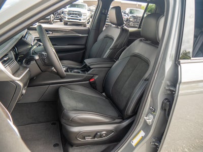 2027 Jeep Grand Cherokee Laredo Altitude