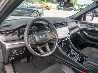 2027 Jeep Grand Cherokee Laredo Altitude