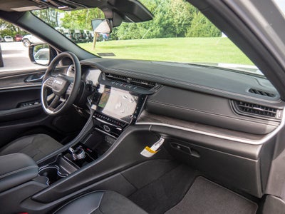 2027 Jeep Grand Cherokee Laredo Altitude