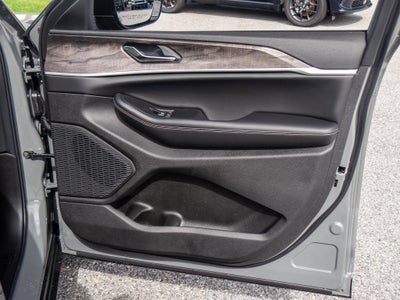 2027 Jeep Grand Cherokee Laredo Altitude