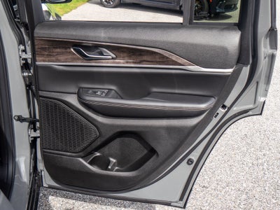 2027 Jeep Grand Cherokee Laredo Altitude