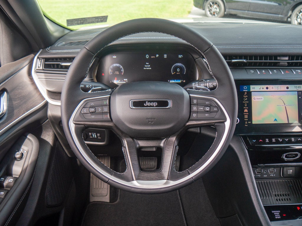 2027 Jeep Grand Cherokee Laredo Altitude