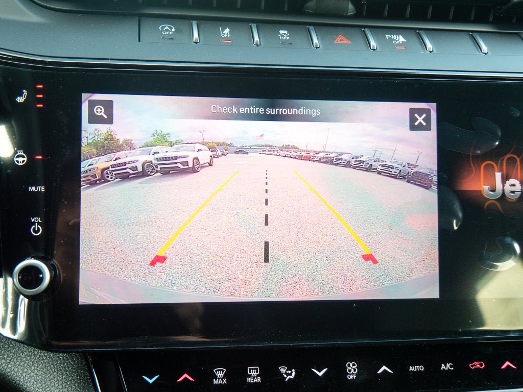 2027 Jeep Grand Cherokee Laredo Altitude