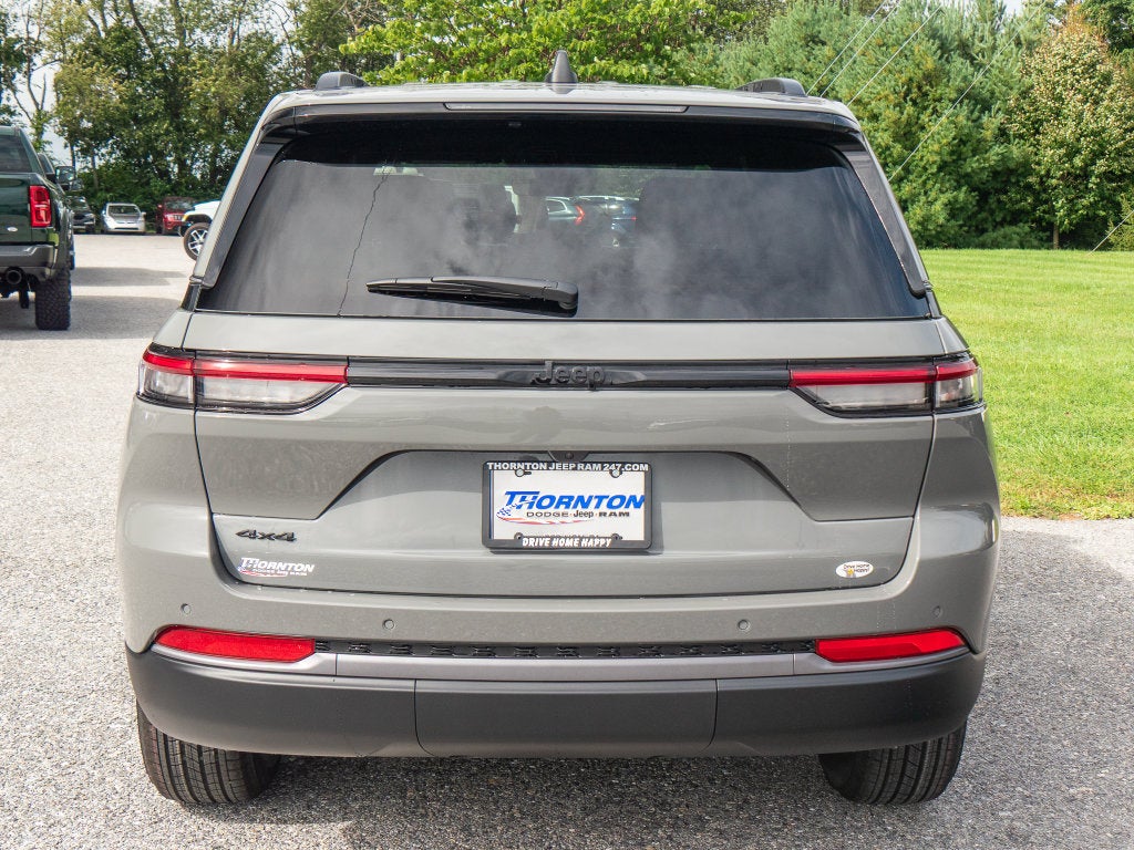 2027 Jeep Grand Cherokee Laredo Altitude