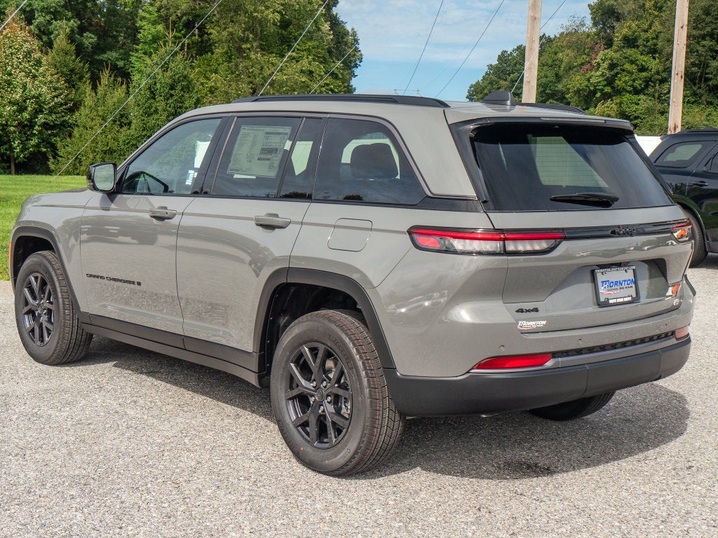 2027 Jeep Grand Cherokee Laredo Altitude