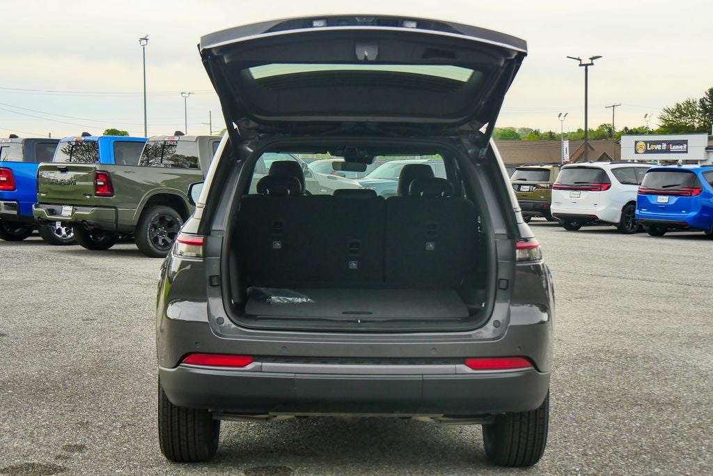 2026 Jeep Grand Cherokee Laredo