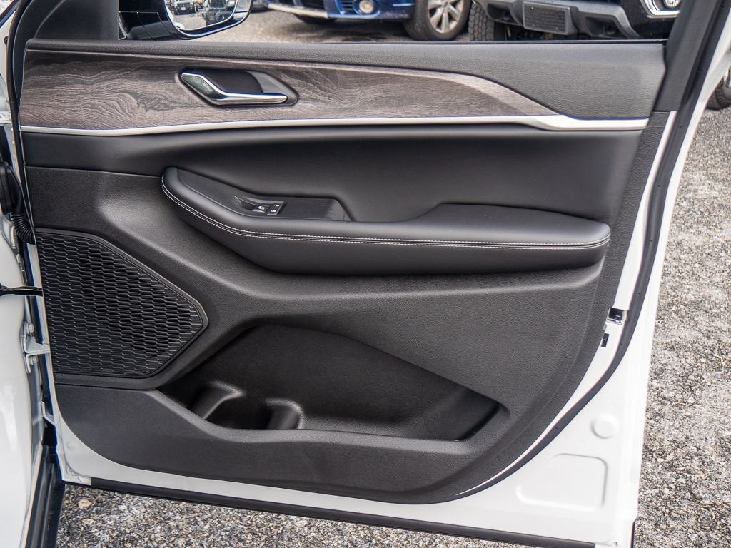 2027 Jeep Grand Cherokee Limited Reserve