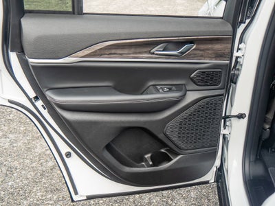 2027 Jeep Grand Cherokee Limited Reserve