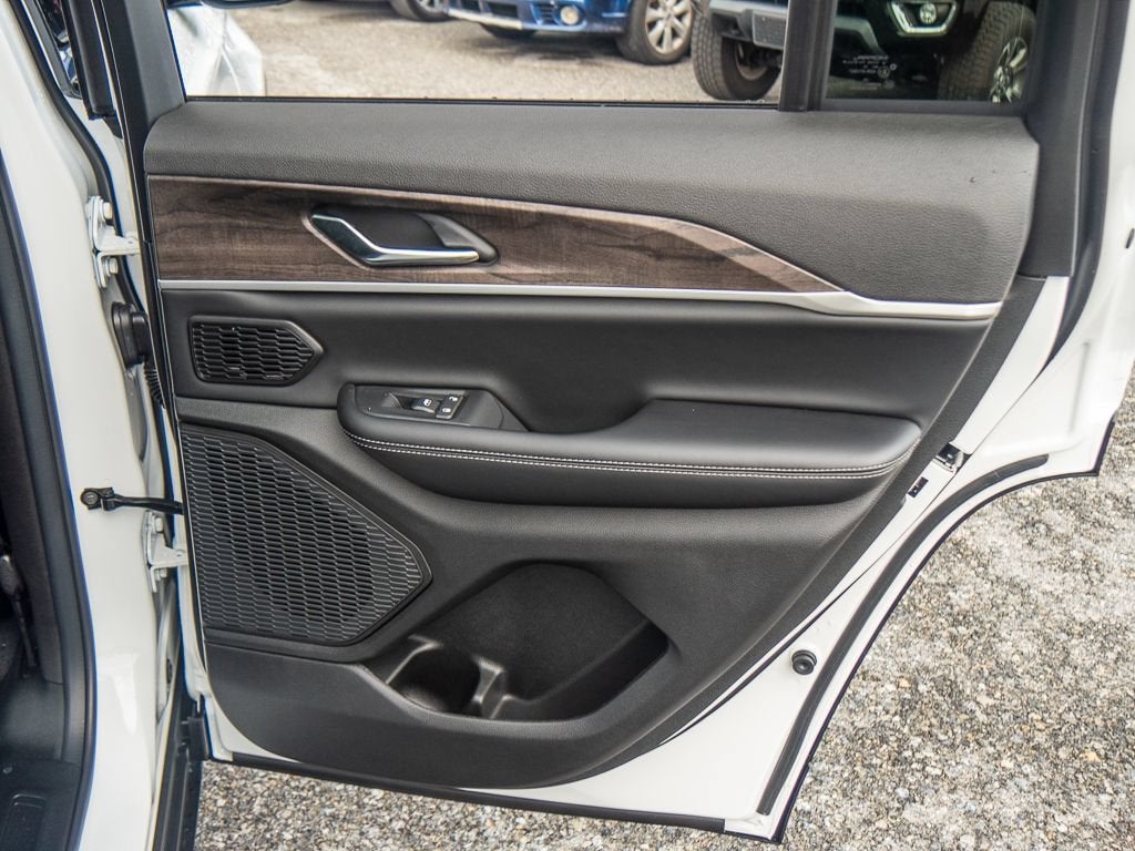 2027 Jeep Grand Cherokee Limited Reserve