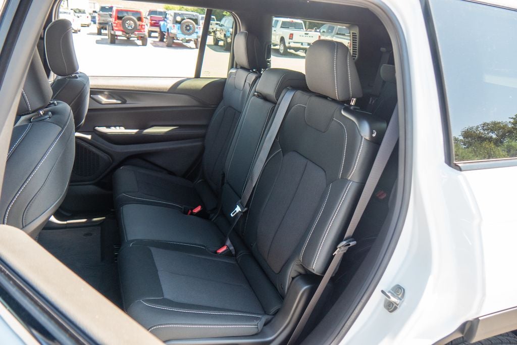 2026 Jeep Grand Cherokee L Laredo