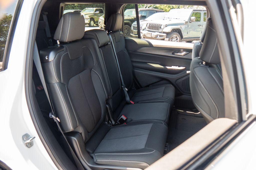 2026 Jeep Grand Cherokee L Laredo