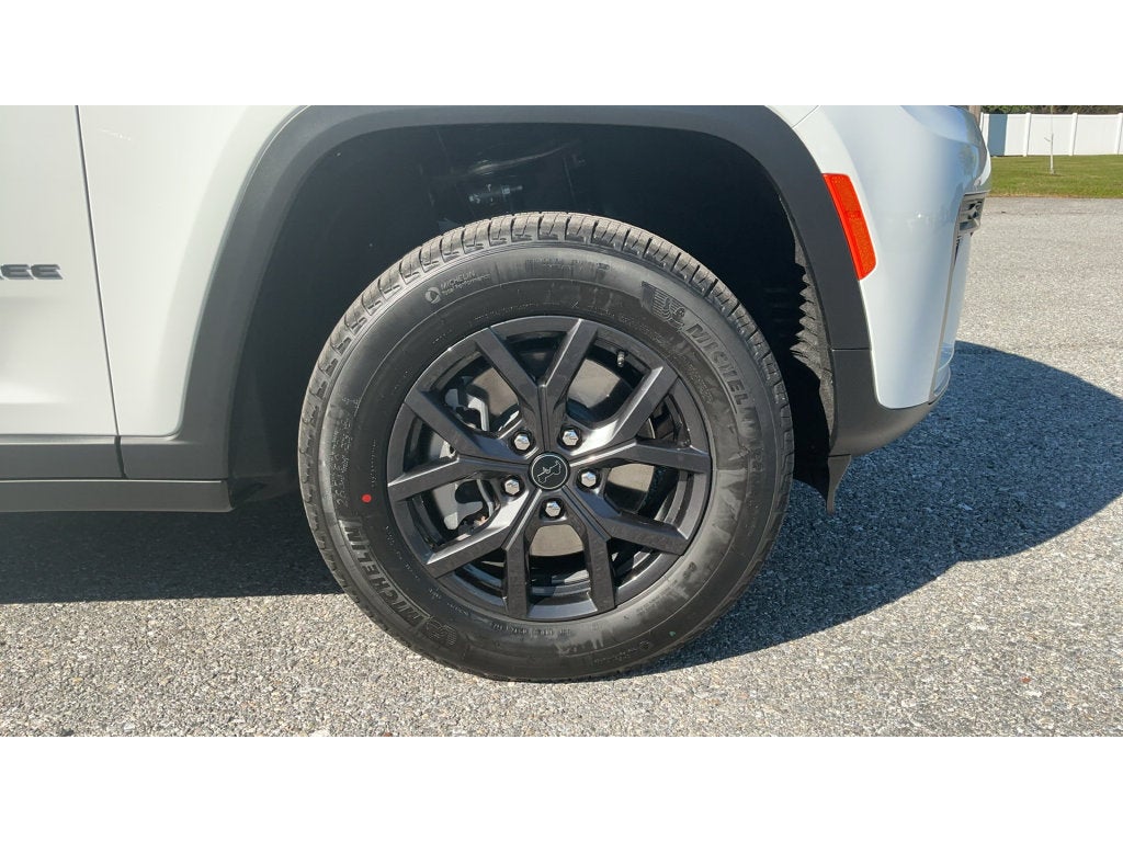 2027 Jeep Grand Cherokee L Laredo Altitude
