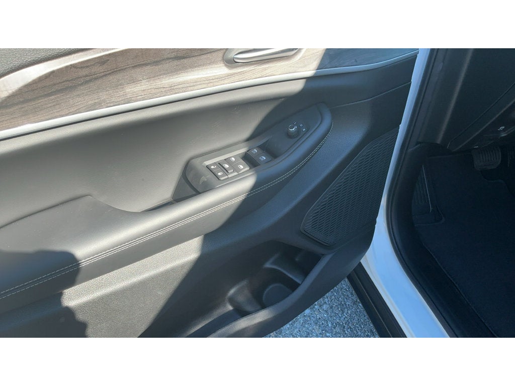 2027 Jeep Grand Cherokee L Laredo Altitude