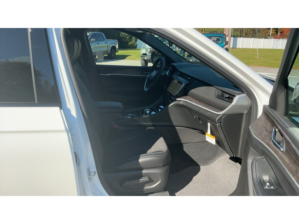 2027 Jeep Grand Cherokee L Laredo Altitude