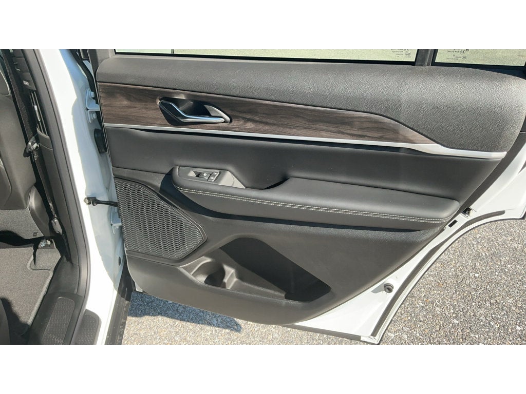 2027 Jeep Grand Cherokee L Laredo Altitude