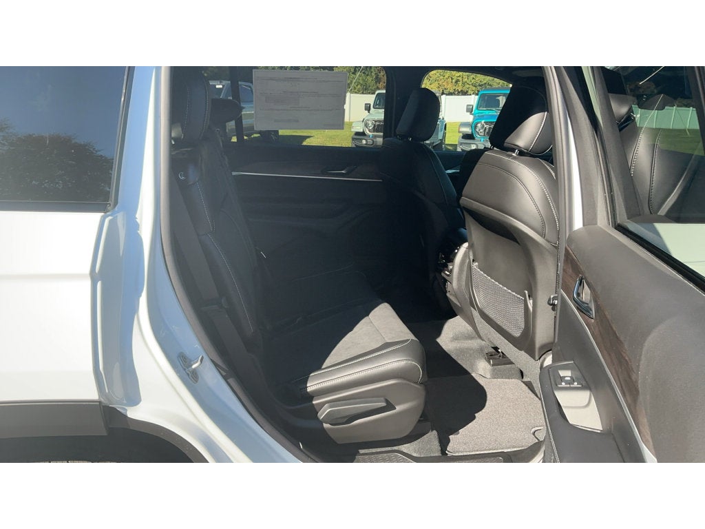 2027 Jeep Grand Cherokee L Laredo Altitude