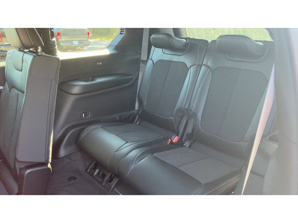 2027 Jeep Grand Cherokee L Laredo Altitude