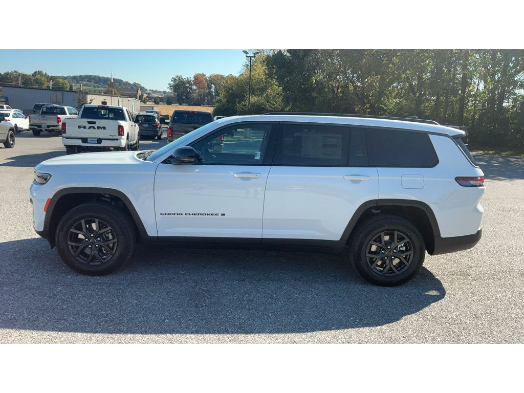 2027 Jeep Grand Cherokee L Laredo Altitude