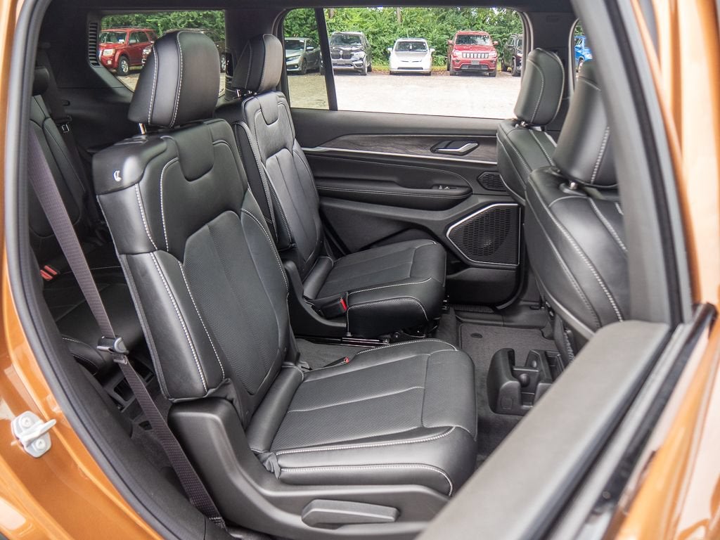 2027 Jeep Grand Cherokee L Limited Reserve