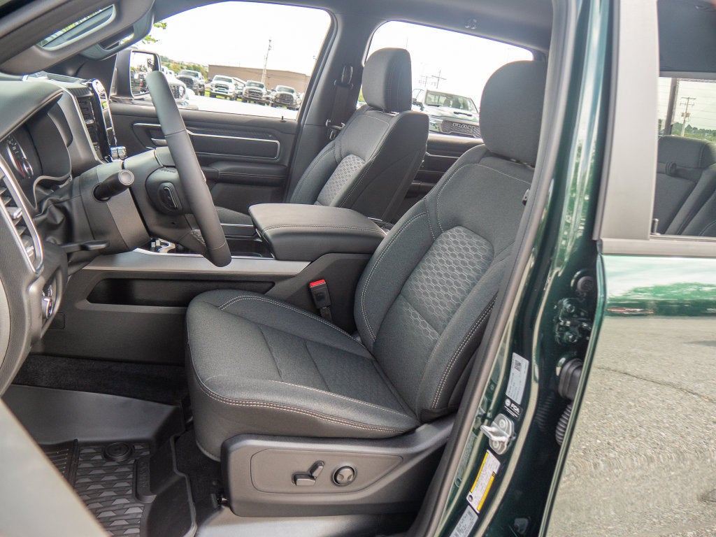 2027 RAM 1500 Big Horn/Lone Star