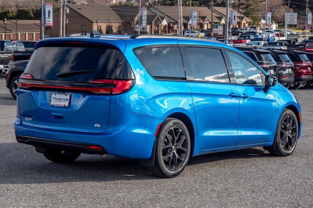 2026 Chrysler Pacifica Select