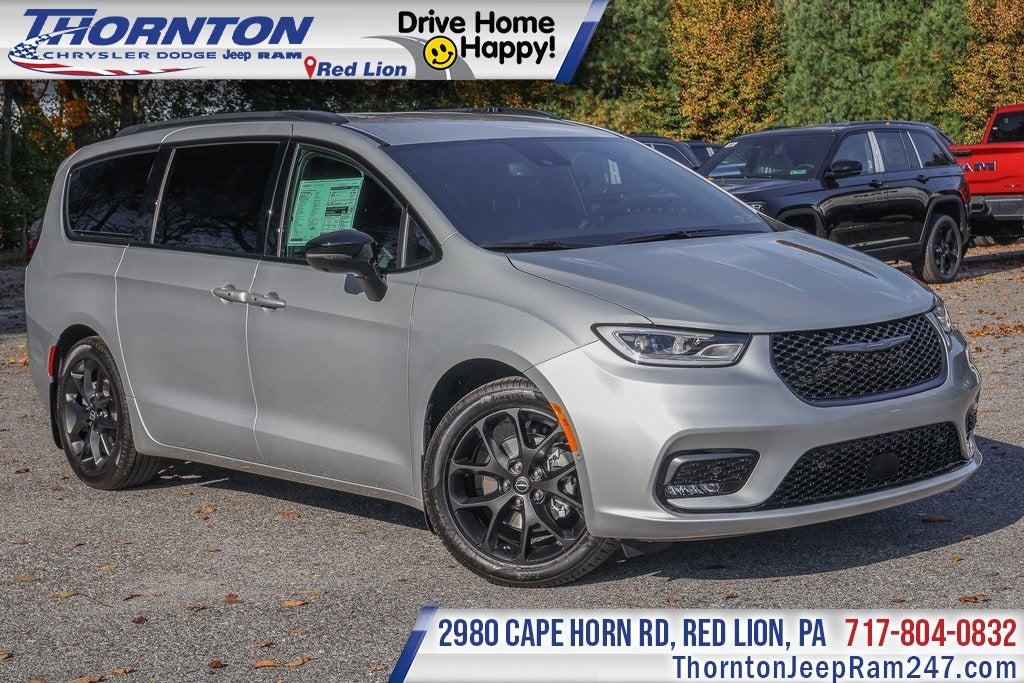 2026 Chrysler Pacifica Select