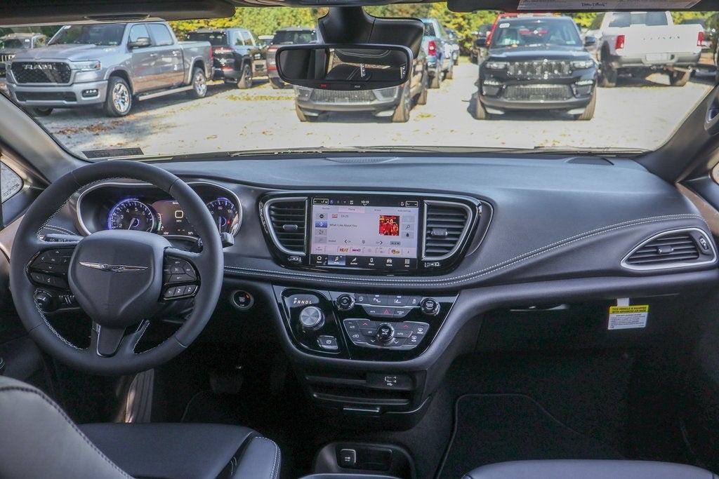 2026 Chrysler Pacifica Select