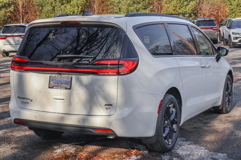 2026 Chrysler Pacifica Select